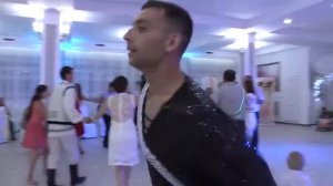 ДО СЛЕЗ!!! Парень круто отжигает на Молдавской Свадьбе !!!