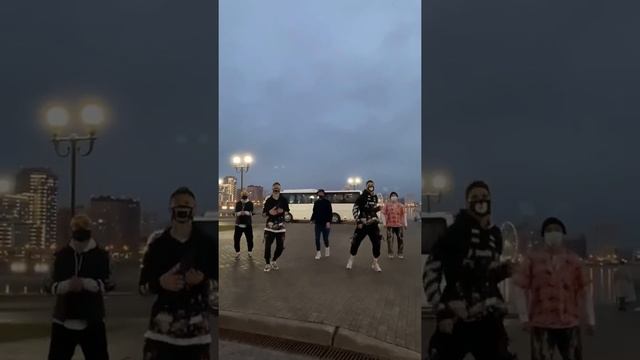 IN A CLUB ?? КРУТОЙ ТАНЕЦ В ПЯТЕРОМ ? NEON MODE SHUFFLE смотреть онлайн