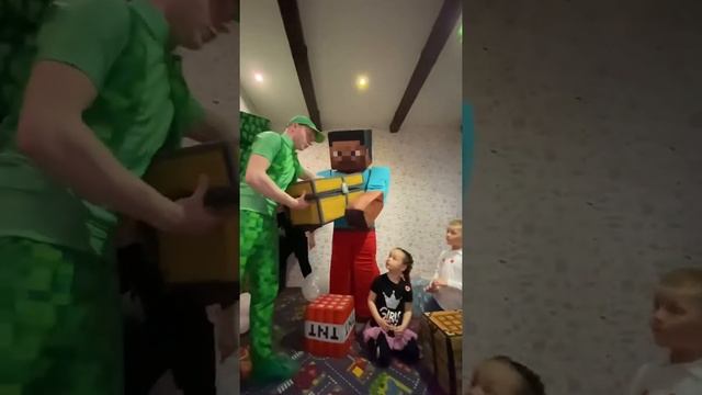 День рождения в стиле Minecraft?