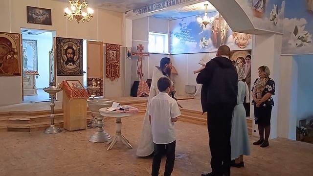 Отец Евгений совершает первое крещение в храме Казанской иконы Божией Матери села Жаренки