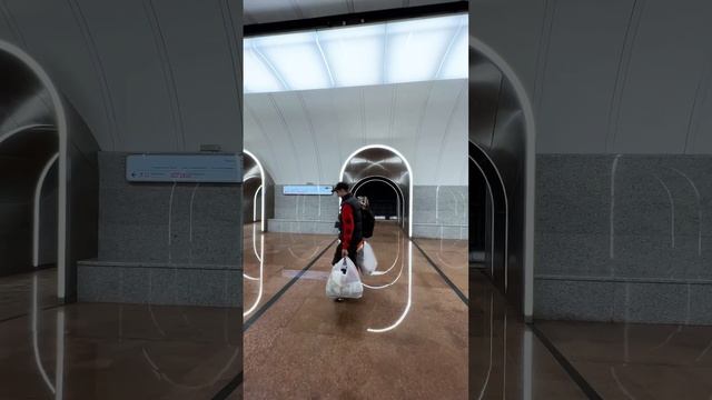 1?? В Москве в честь Дня Космонавтики на станции «Рижская» появился робот Юрий Гагарин.

•  PUTIN