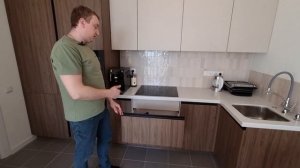Современная кухня из ЛДСП EGGER в сочетании с пленкой ПВХ Adilet и каменной столешницей