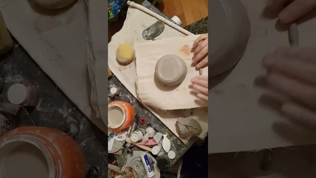 Кружка сердечко из белой глины