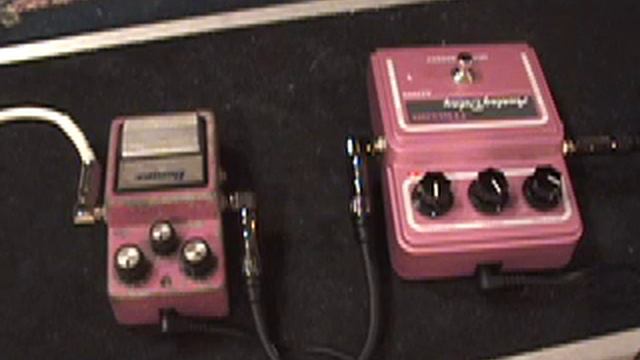 Maxon AD999 vs 80's Ibanez AD9 analog delay guitar effects pedal shootout w/ Les Paul and Marshall смотреть онлайн