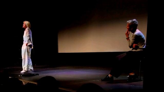 Светлана Иванникова читает стихотворение Давида Самойлова в спектакле "Моя счастливая жизнь" смотреть онлайн