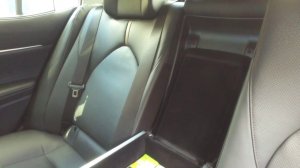 Новая Toyota Camry: Модифицируем подлокотник заднего дивана.