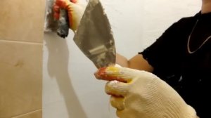 Декоративное покрытие в ванной комнате. Нанесение материала .