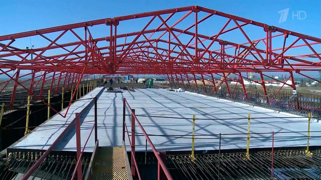 На стройке моста через Керченский пролив приступили к укладке дорожного полотна