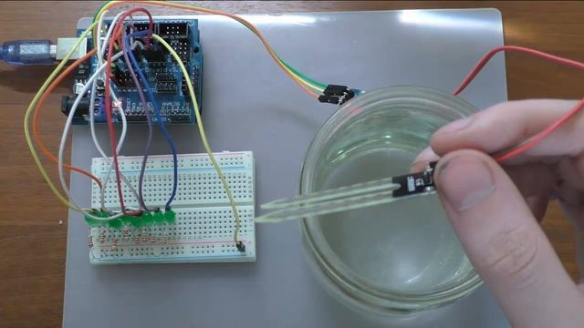 Подключение датчика влажности почвы к Ардуино смотреть онлайн