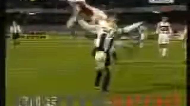 Ayhan Akman a yapılan efsane faul смотреть онлайн