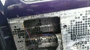 Установка двадцаток (20 см  динамиков) в передние двери 31 нивы