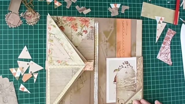 2 разворот. Альбом "Осень" из обрезков бумаги. Скрапбукинг. смотреть онлайн