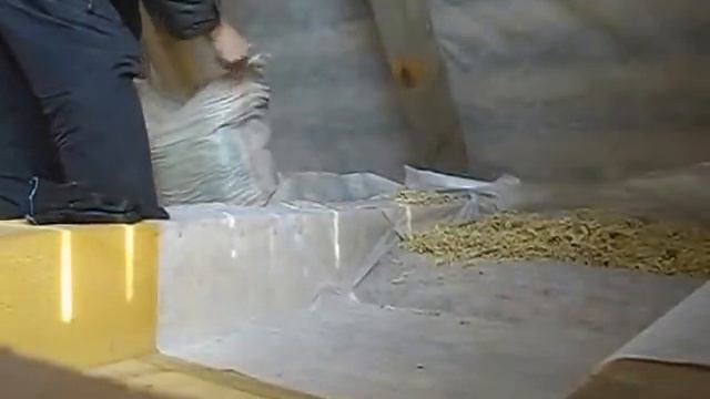 Как утеплить пол потолок опилом по старинке в доме смотреть онлайн