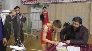Взвешивание борцов до 41 и 85 кг.