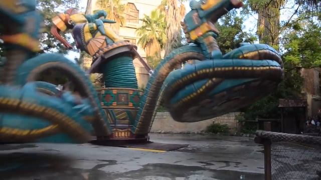 PortAventura Park. Аттракцион Пернатый Змей (Serpiente Emplumada)