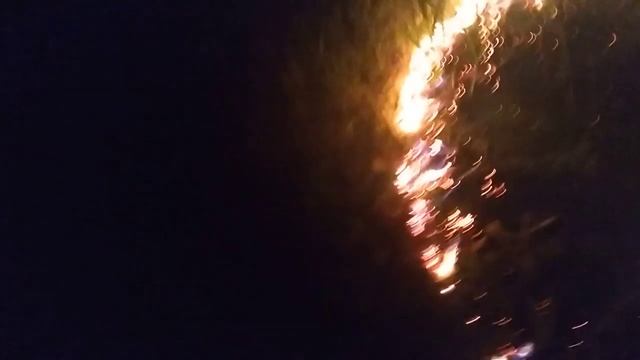 Падающий салют устроил фаер шоу смотреть онлайн