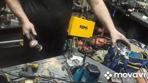 Makita 3612C устраняем люфт на направляющих.