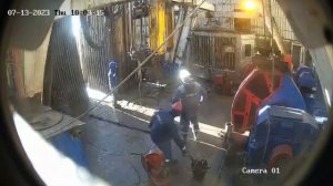 Порвался строп и в скважину улетела подвеска хвостовика🤔