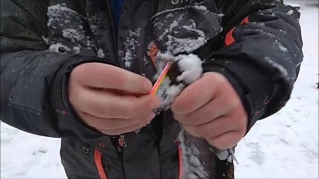 Форель клюёт аккуратно, много холостых поклёвок. Клёвое место, Лосиный остров, верхний водоём. смотреть онлайн