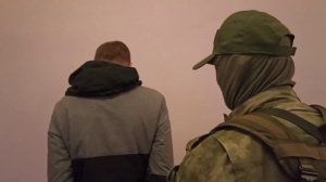 В Херсонской области мужчина по пьяни украл российский флаг и попытался его сжечь.