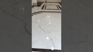 обзор пола из крупноформатной плитки . полы из керамогранита с кантом.
