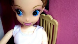 СПЯЩАЯ КРАСАВИЦА😴😱😂 Катя и Макс веселая семейка! Смешные истории с куклами Барби и ЛОЛ ДАРИНЕЛКА