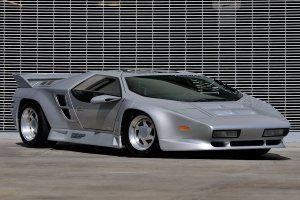 Самый первый суперкар из США - Vector W8.