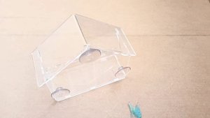 Кормушка для птиц на окно на присосках