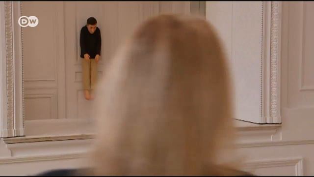 Maurizio Cattelan: maestro provocador | Euromaxx