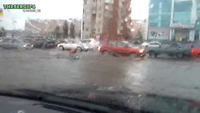 Спорткар и шлагбаум, человек калесо, хитрый пикапер и много смешных видео смотреть онлайн