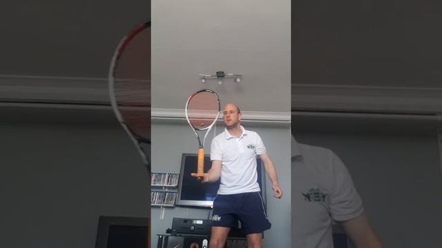 Racket skill 8 - Finger balance