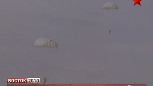 Учения "Восток-2010": лучшие кадры дня маневров