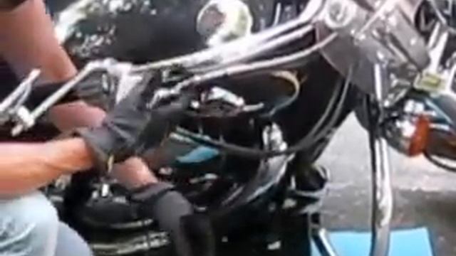 Motorcycle Riding Tips: How To Pick Up A Dropped Motorcycle смотреть онлайн