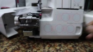 оверлоки Janome. Три разных рычага ножа.