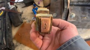 Нож из пилы Дружба 2 с ручкой из текстолита. A saw blade with a textolite handle.