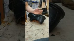 Замена подошвы на обуви dr.martens