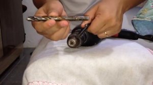 Como retirar broca de Furadeira. SIMPLES!