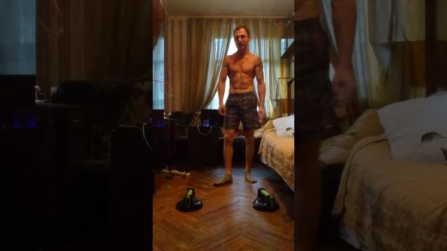 02.10.2018 .Третий день из 50 . Делаю 50 отжиманий в стойке на руках на протяжение 50 дней смотреть онлайн