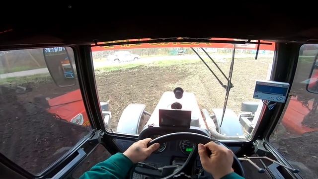 Сеем огороды. Вид с трактора МТЗ 892.2 смотреть онлайн