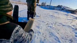 Езда на охоту с Мотоснегокатом Draxter 380 с двумя пассажирами в волокушах!