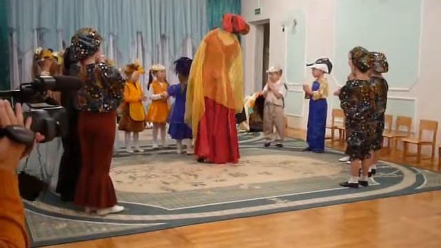 осенний праздник в детском саду игра "ТУЧКА и КАПЕЛЬКИ" Парахневич И.П.