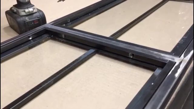 Дверца деревянного шкафа смотреть онлайн