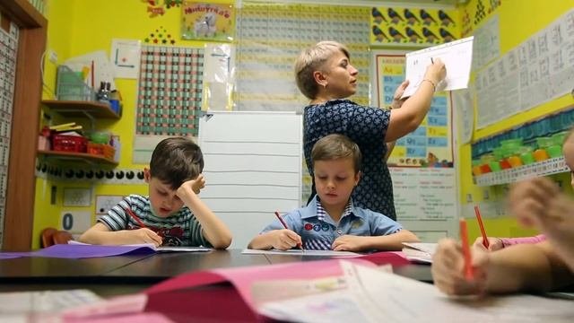 Занятия каллиграфией.