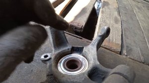 Разбило подрамник на Рено. Заменил подшипники и жидкость ГУР