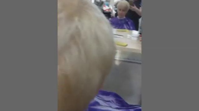 Окрашивание блондинки с затемнением корней смотреть онлайн