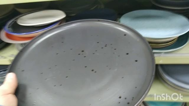 Очень красивая посуда в магазине familia кружки, тарелки блюдо, сервизы, доступные цены.