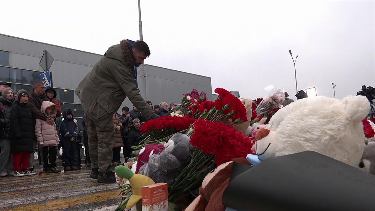 Акции памяти жертв теракта в "Крокус Сити Холле" проходят по всей России