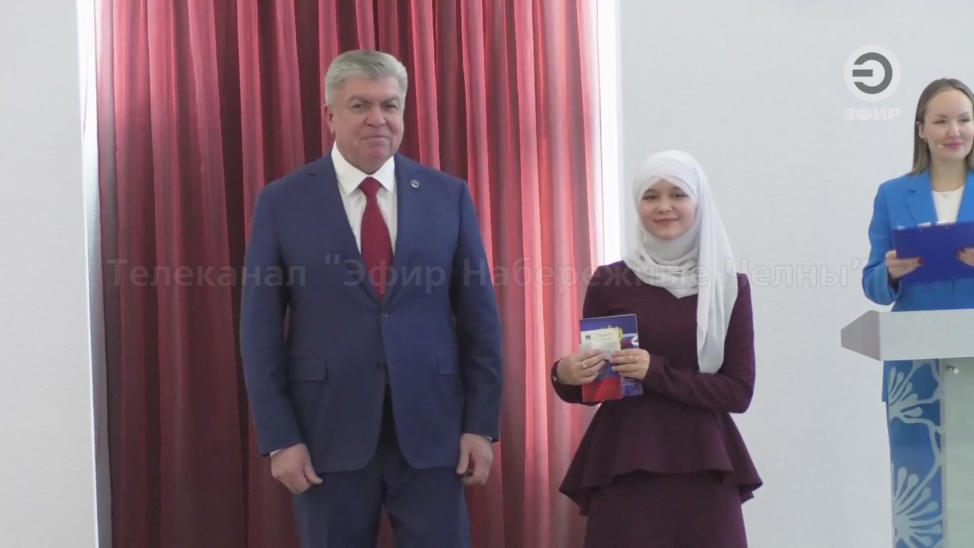 Торжественная церемония вручения паспортов юным челнинцам.