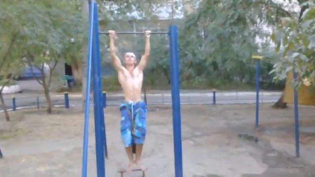 Подтягивания на турнике с гирей 24 килограмма, на 17 раз. Собственный вес 51 кг смотреть онлайн