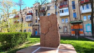 ЦЕНТР ЛУГАНСКА 17.04.2023 - ГОРОД РАСЦВЕТАЕТ / ПРОГУЛКА ПО СКВЕРАМ ЛУГАНСКА